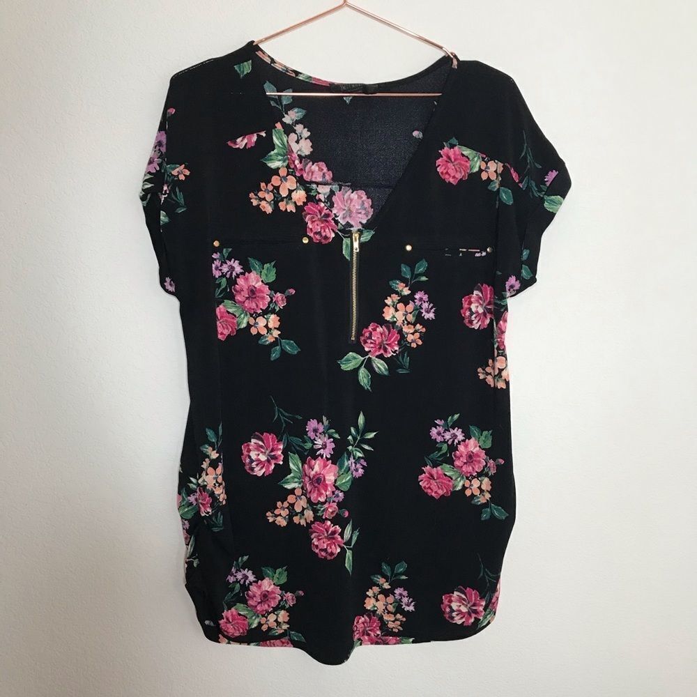 ‎Maternity floral front zip blouse